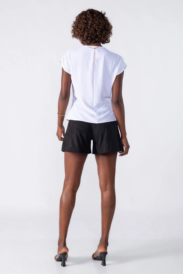 Blusa com transpasse e decote em V