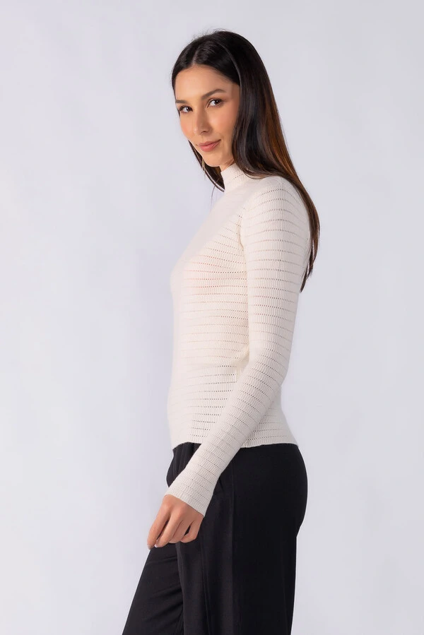 Blusa texturizada gola alta