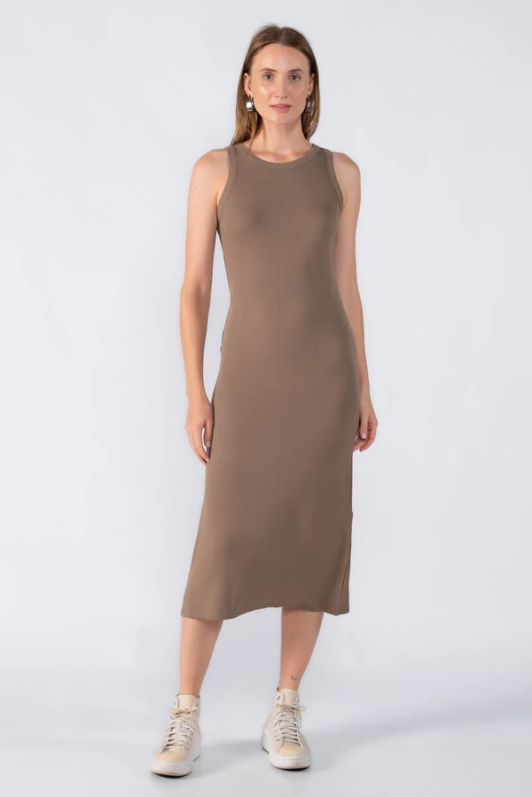 Vestido canelado regata