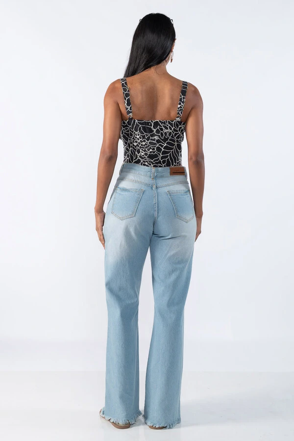 Blusa com Bordado e Botões