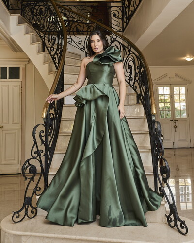 Foto O ombro único com máxi detalhe transmite feminilidade e sofisticação