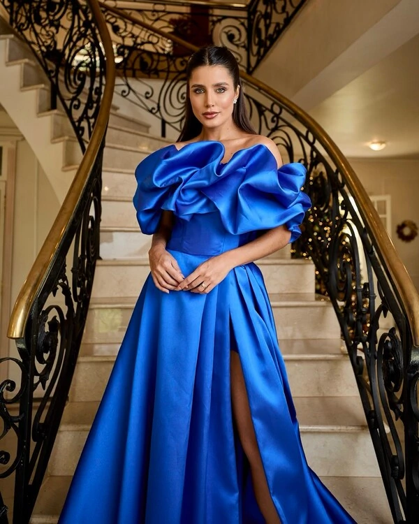 Elegância Dramática: O Longo que Traduz Poder e Refinamento