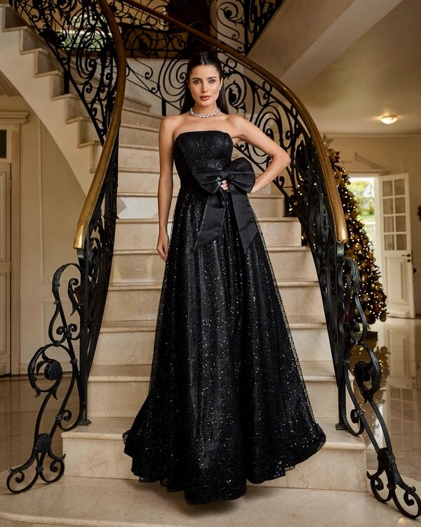 Vestido Longo de Luxo em Brilho com Laço Removível