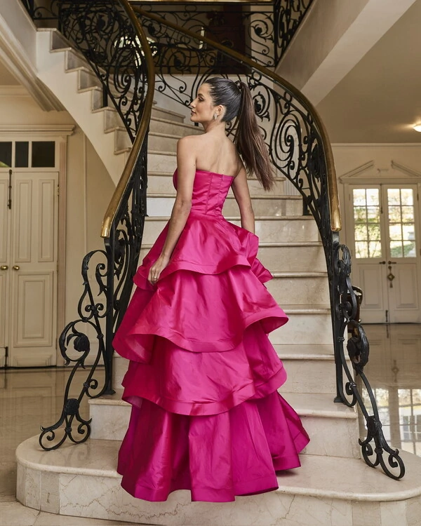 Alugue Sofisticação: Vestido Sem Alças com Cinto e Maxi Flor