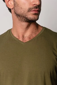 Camiseta de Algodão Egípcio Gola V