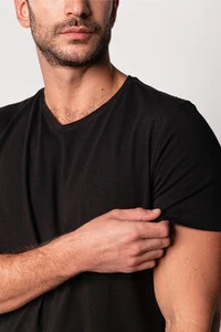 Camiseta de Algodão Egípcio Gola V
