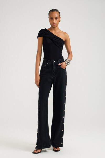 FotoCalça Loose Botão Black Jeans