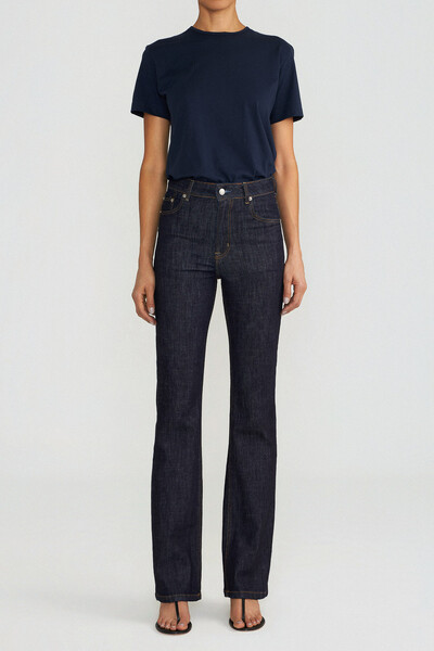 FotoCalça Bootleg Raw Denim