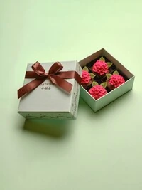 Caixa 04 Pães de Mel Tradicional com Apliques de Flor 3D