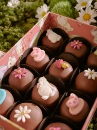 Caixa 12 Pães de Mel Mini com Apliques de Páscoa