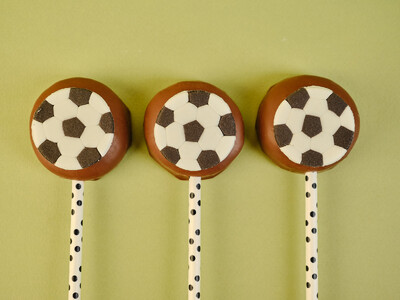 Foto Pirulito Pão de Mel Tradicional com Aplique de Bola de Futebol