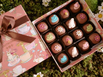 Foto Caixa 16 Pães de Mel Mini com Apliques de Páscoa