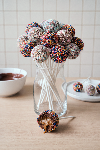 Foto Pirulito Bombom Pão de Mel com Miçangas ou Granulados Coloridos
