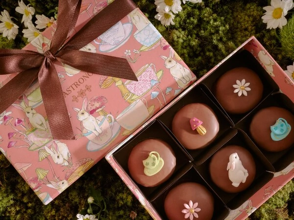 Caixa 06 Pães de Mel Tradicional com Apliques de Páscoa