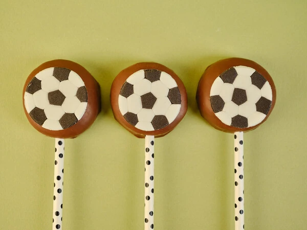 Pirulito Pão de Mel Tradicional com Aplique de Bola de Futebol