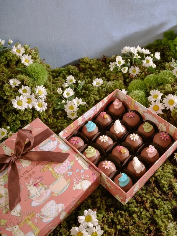 Caixa 16 Pães de Mel Mini com Apliques de Páscoa