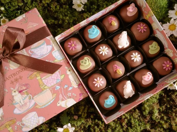 Caixa 16 Pães de Mel Mini com Apliques de Páscoa