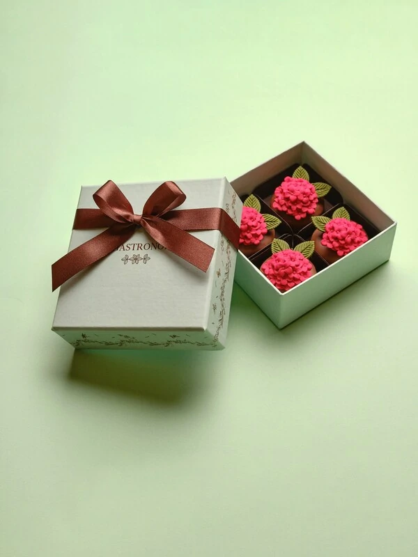 Caixa 04 Pães de Mel Tradicional com Apliques de Flor 3D