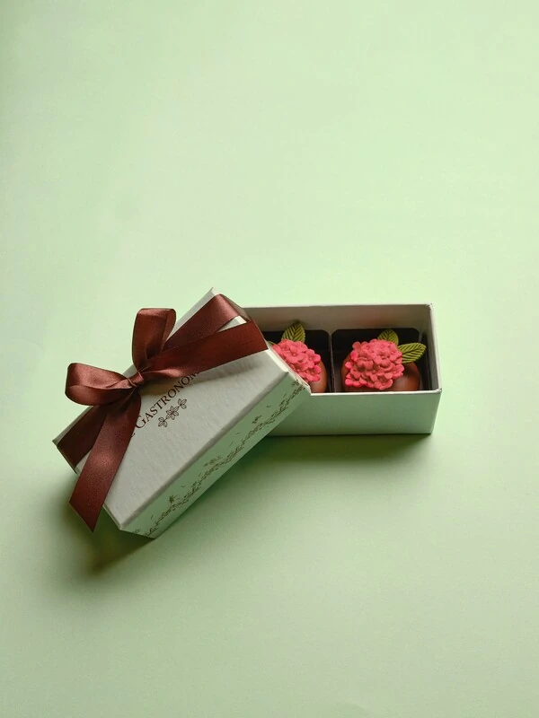 Caixa 02 Pães de Mel Tradicional com Apliques de Flor 3D