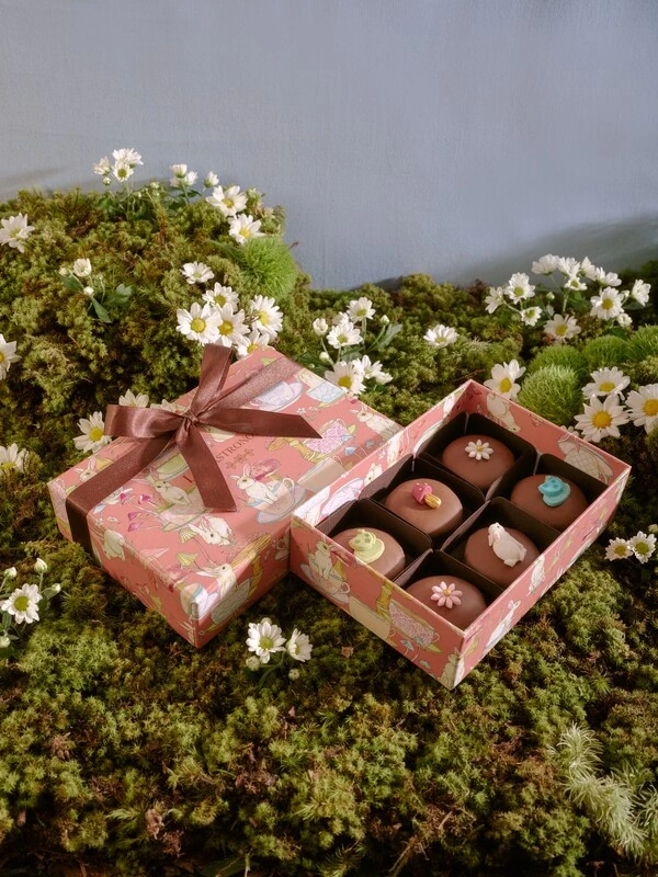 Caixa 06 Pães de Mel Tradicional com Apliques de Páscoa