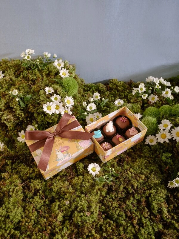 Caixa 06 Pães de Mel Mini com Apliques de Páscoa