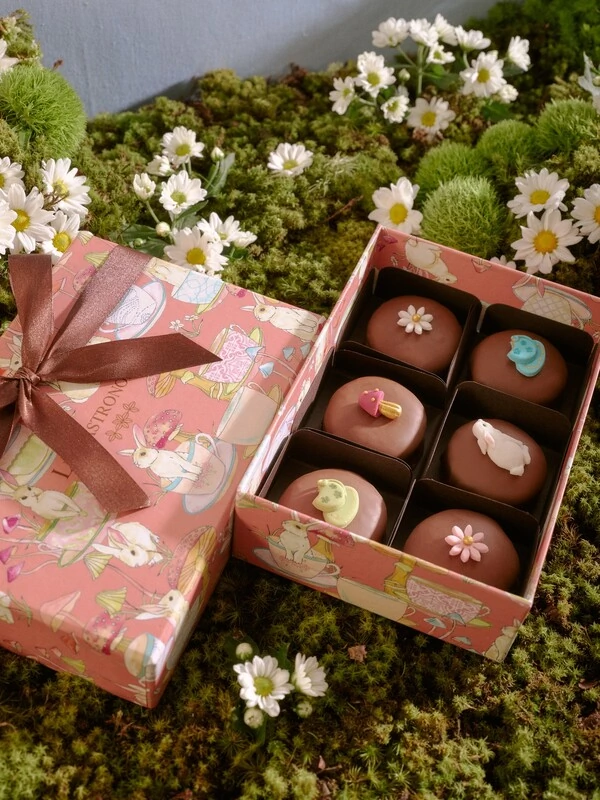 Caixa 06 Pães de Mel Tradicional com Apliques de Páscoa