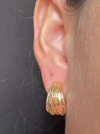 Brinco Meia Argola Trabalhada Losango Prata 925 Ouro 18k