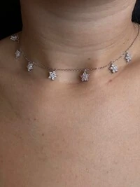 Colar 7 flores penduradas zircônia Prata 925 Ródio