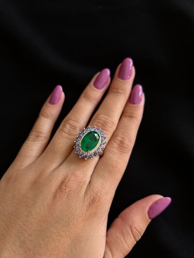 FotoAnel oval esmeralda tazanita Prata 295 Ródio