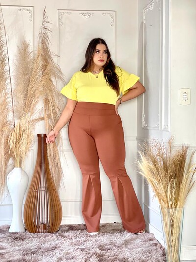 Calça Plus Size Modeladora Flare Bailarina Marrom Cintura Alta