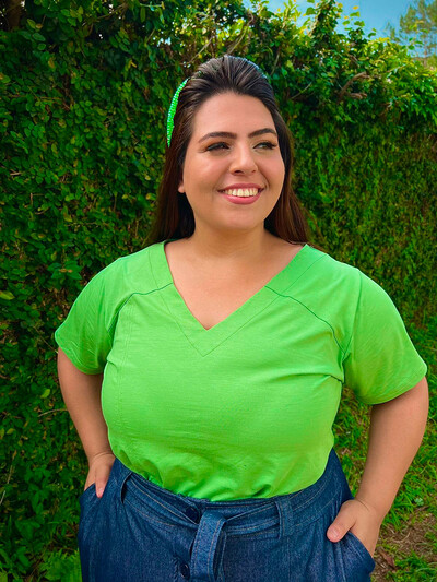 Blusa Plus Size Em Viscolycra Com Decote V Vermelho E Verde