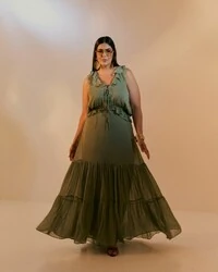 CONJUNTO BLUSA E SAIA QUEBELA