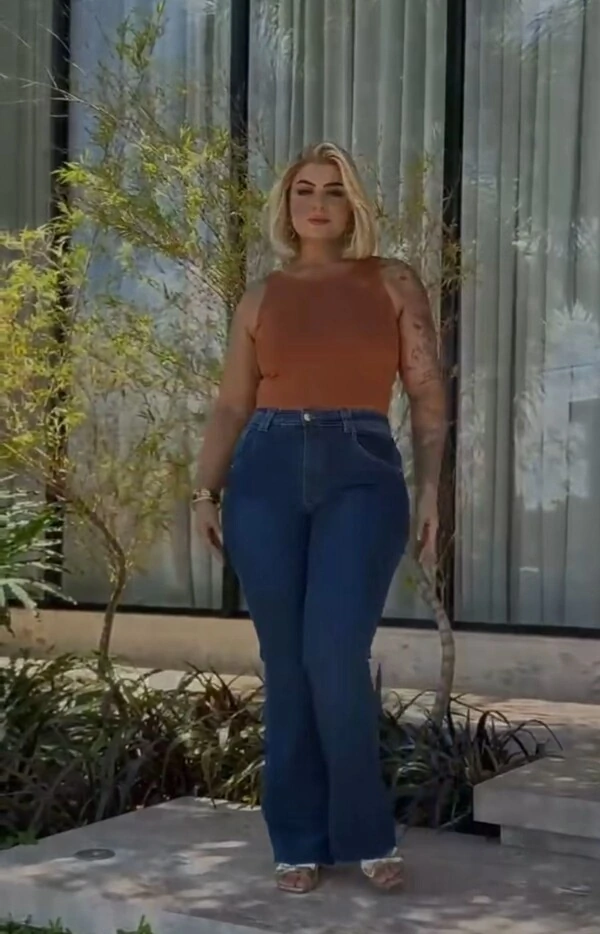 CALÇA JEANS FLARE COM ELASTANO LIB