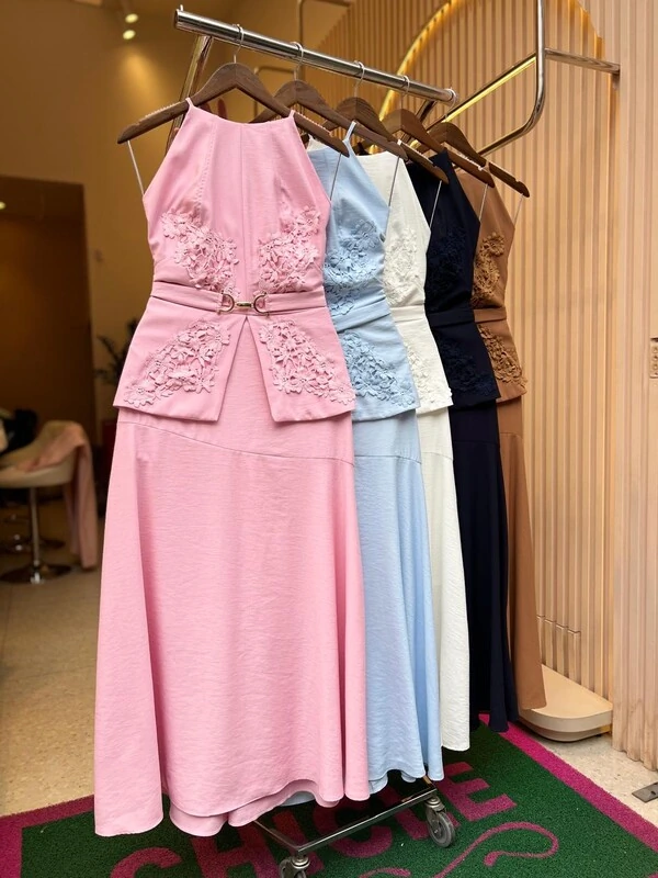 VESTIDO BORDADO CHICLE CURVES