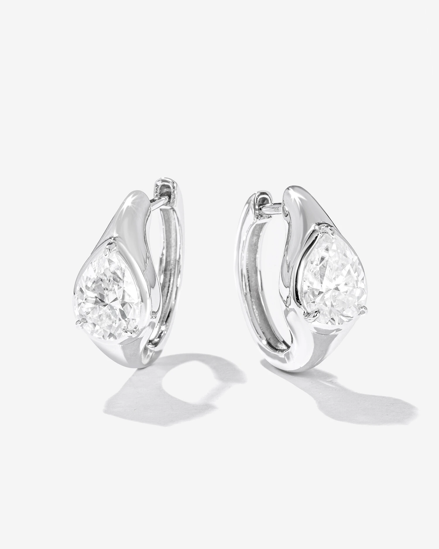 FotoBrinco Argola Gota Rita - Moissanite 6 mm x 8 mm - 2.5ct- Prata 925