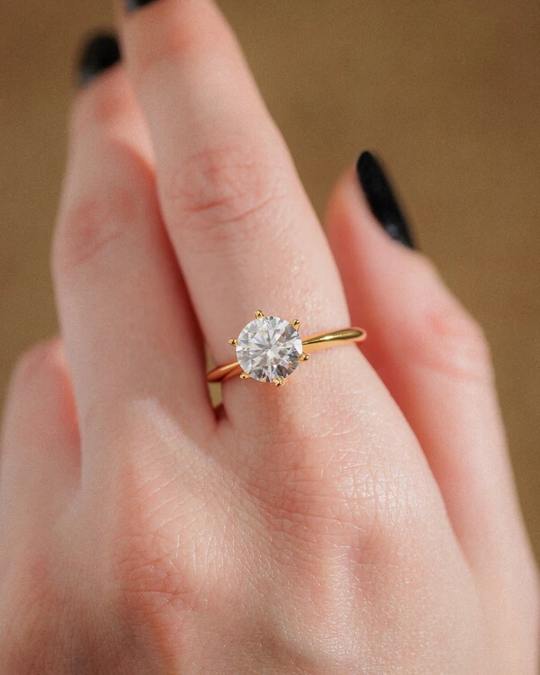 Anel Solitário Thaís - Moissanite 8 mm - 6 garras - 8.0ct - Prata 925