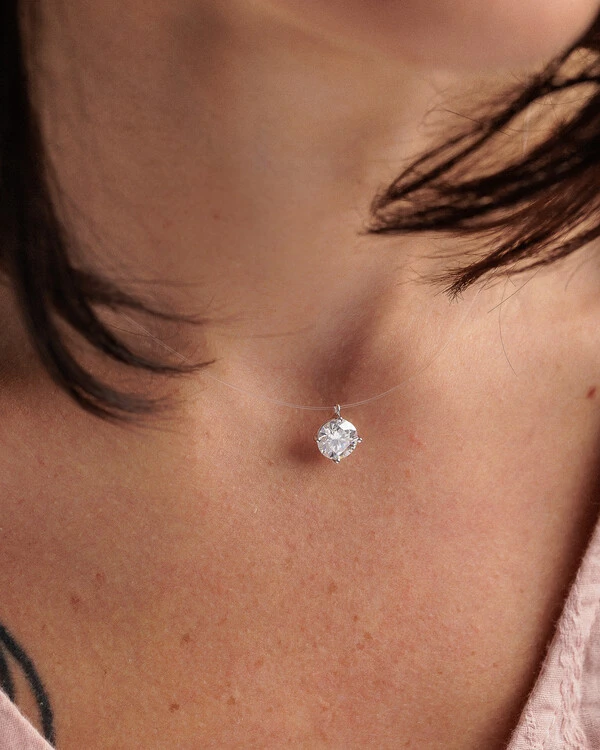 Colar Fio Invisível & Ponto de luz Emma - Moissanite - 9,5mm - 3.5ct - 4 Garras - Prata 925