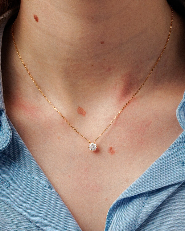 Colar Ponto de Luz Emily - Moissanite - 5,25 mm - 0.54ct - Prata 925 - 6 Garras - Banho Ouro 18k