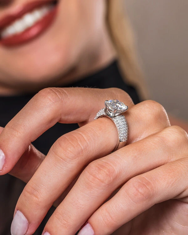 Anel Solitário Callie Moissanite - 10mm - 4.0ct - Prata 925