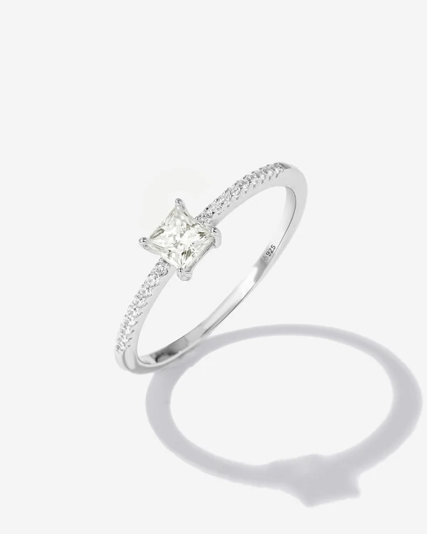 Anel Solitário  Amélie Moissanite - 4.4 mm - Prata 925