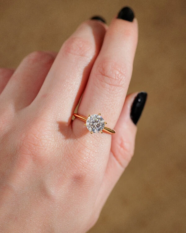 Anel Solitário Thaís - Moissanite 8 mm - 6 garras - 8.0ct - Prata 925