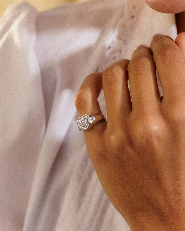 Anel Mindinho Coração Yas- Moissanite - 8 mm- 2.0ct - Prata 925