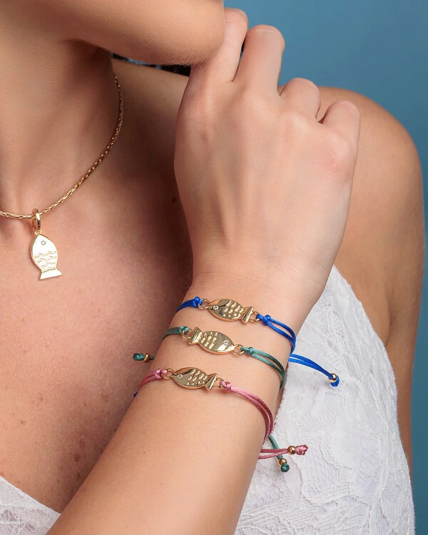 Pulseira Fio de Seda com Pingente de Peixe