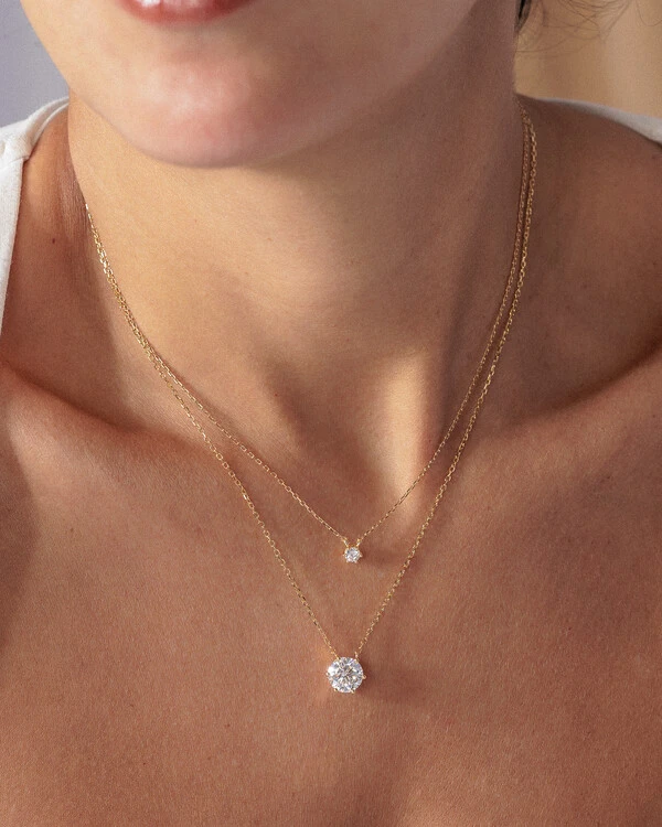 Colar Ponto de Luz Glitz - Moissanite 8,5 mm - 2,5ct - 6 Garras - Prata 925 - Banho ouro 18k