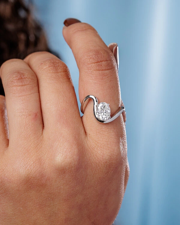 Anel Orgânico Moissanite Oval - 6,8 mm- 1.5ct - Prata 925