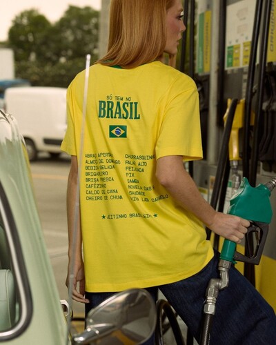 FotoT-shirt Só Tem no Br Amarelo