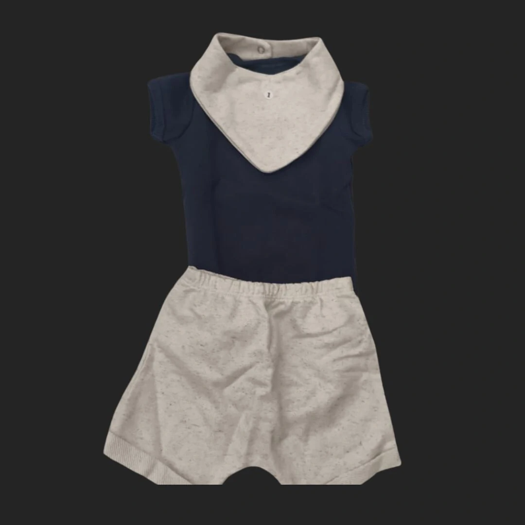 Foto👶✨ Body com Babador e Short Masculino Bebê – Conforto e Estilo que a pele do bebe merece