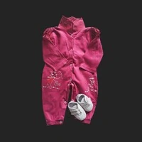 Macacão delicado como a pelo do bebê