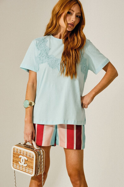 Foto T-Shirt Clássica com Top Renda Sobreposto