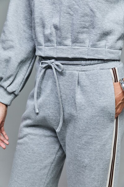 FotoCalça De Moletom Com Elástico E Detalhe Lateral